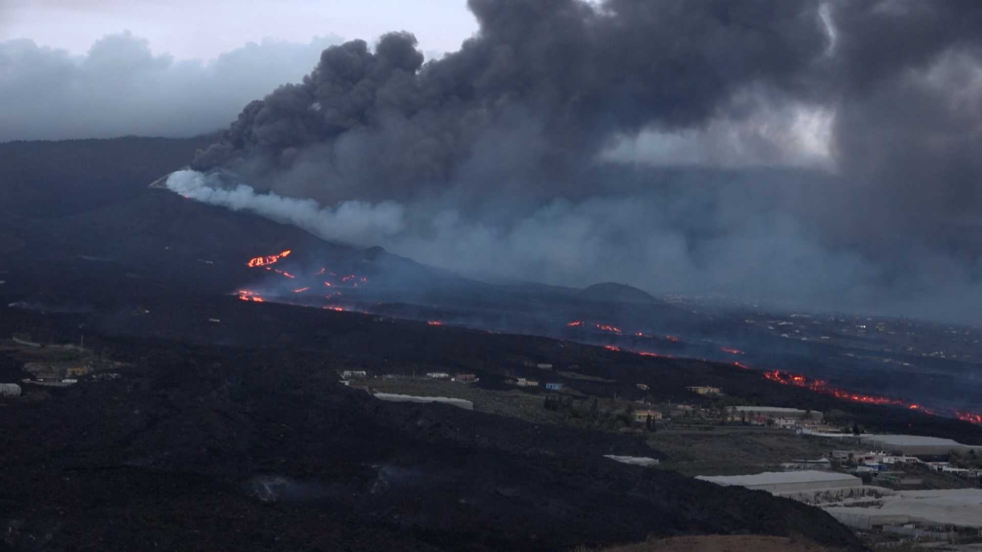 La colada cuatro del volcán de Cumbre Vieja a vista de dron