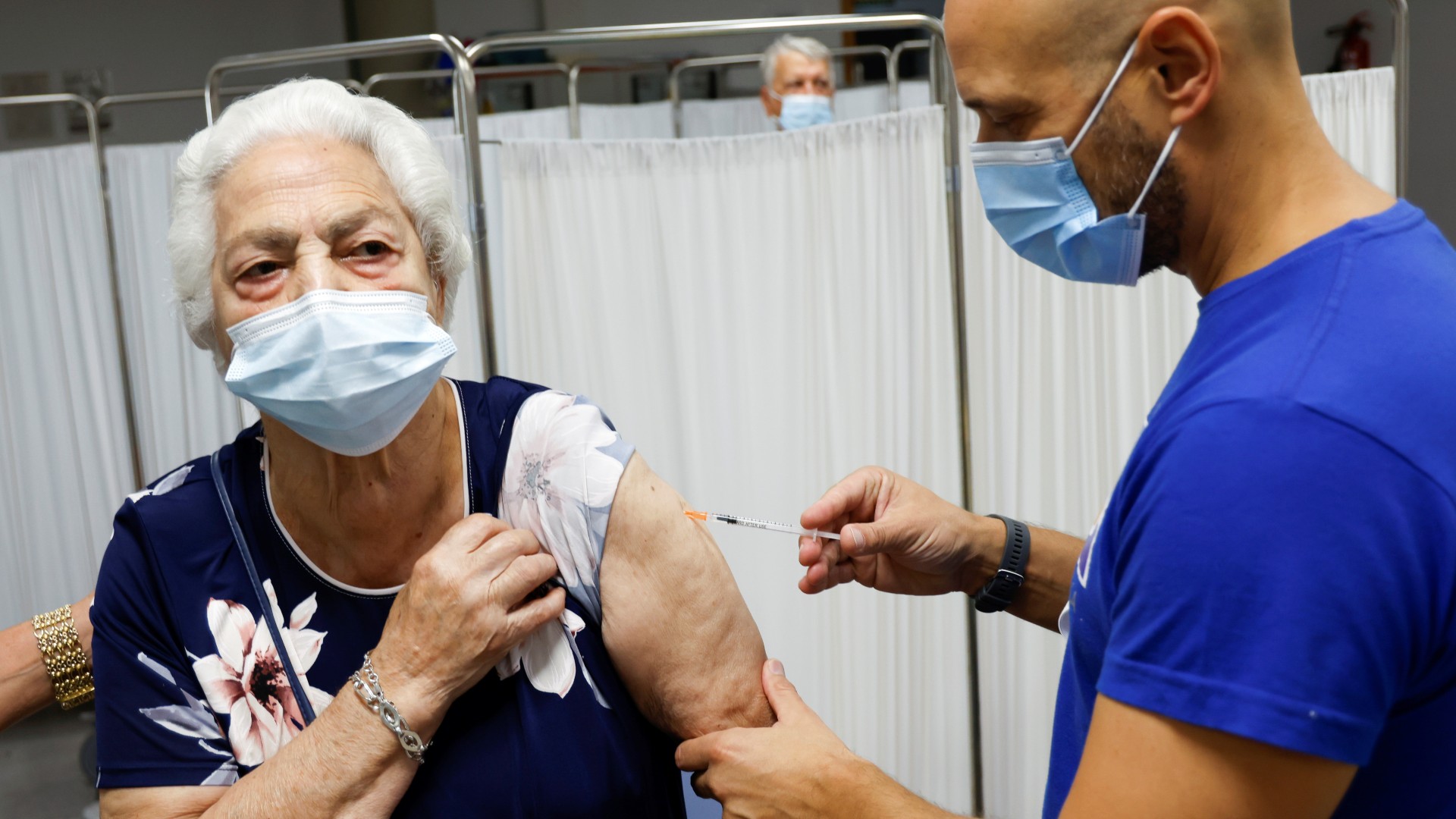 España ya ha vacunado con la tercera dosis a un millón de ciudadanos