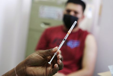 España notifica 71 efectos adversos por cada 100.000 dosis de vacunas
