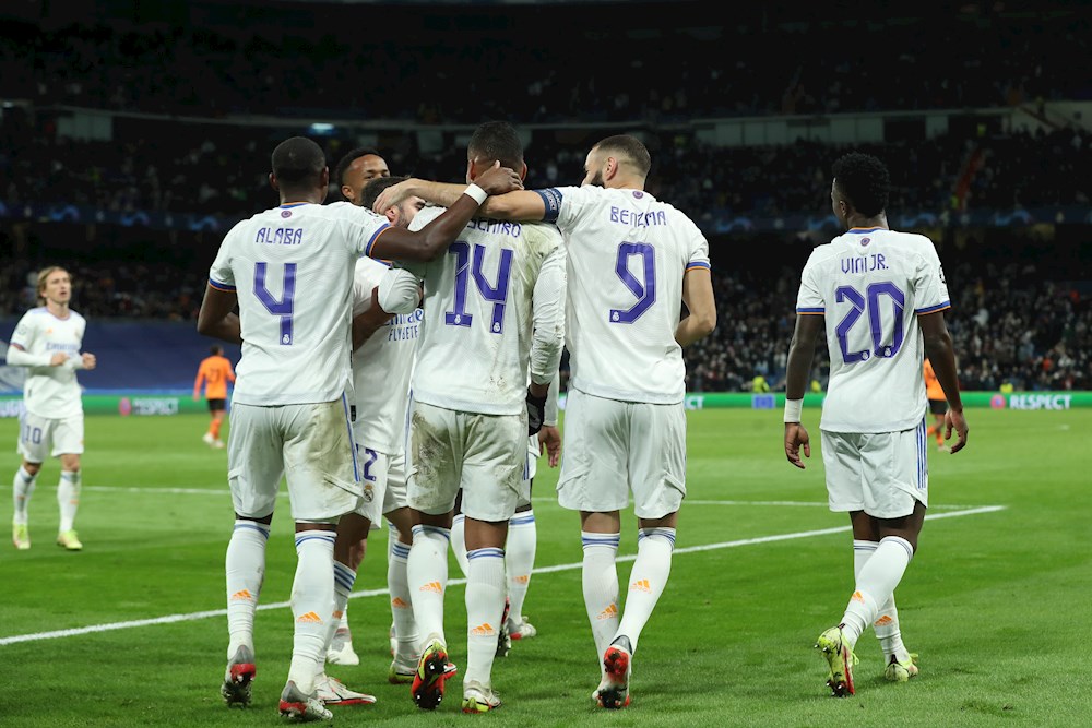 Benzema guía al Madrid a octavos de la Champions tras vencer al Shakhtar