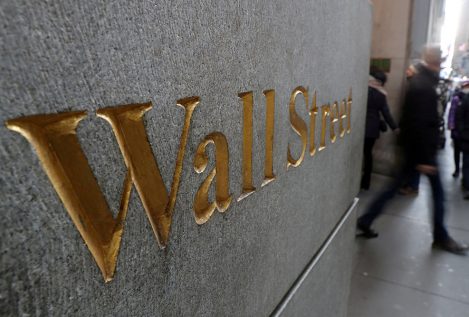 Wall Street abre con fuertes caídas por el temor a la nueva variante de covid