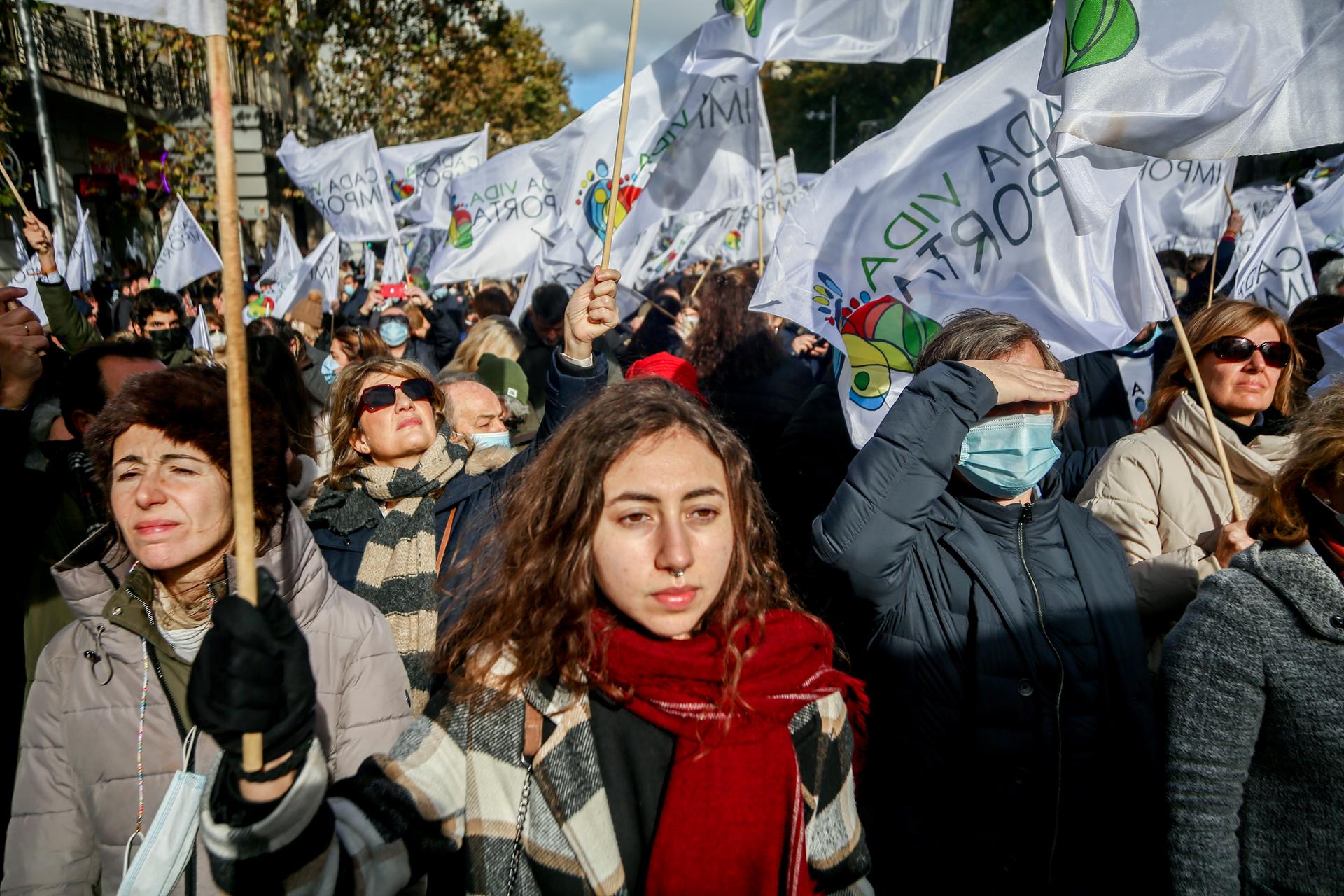 Cientos de personas se manifiestan en Madrid contra la ley de la eutanasia