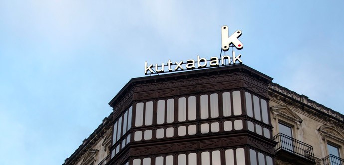 Kutxabank lanza otro plan de cierre de oficinas tras empeorar su eficiencia