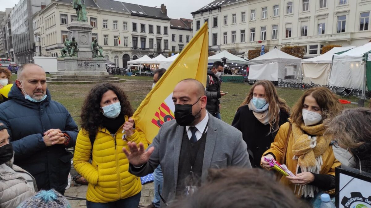 Los interinos llevan a Bruselas su malestar por la temporalidad en la Administración