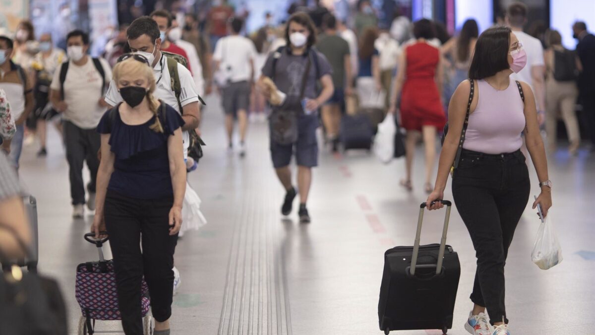 Renfe refuerza con más de 60.000 plazas adicionales los AVE y Larga Distancia para el puente de la Almudena