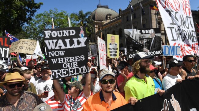 (VÍDEO) Miles de australianos protestan en contra de la vacunación obligatoria y las restricciones exigiendo "libertad"