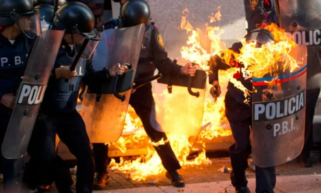 Policías y guardias civiles se ‘reconcilian’ y convocan la «mayor protesta de la historia» contra el Gobierno