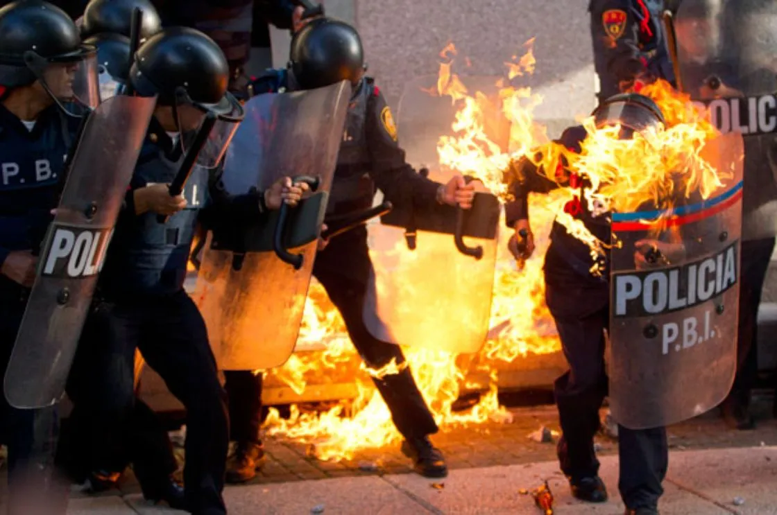 Policías y guardias civiles se ‘reconcilian’ y convocan la «mayor protesta de la historia» contra el Gobierno