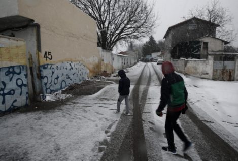 Unos 4.000 vecinos de la Cañada Real se preparan para otro invierno sin calefacción: «Queremos luz y la queremos pagar»
