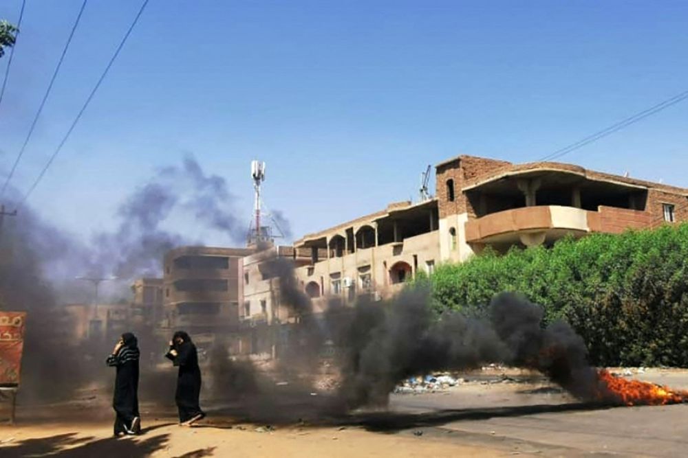 El ejército sudanés lanza granadas lacrimógenas y detiene a decenas de manifestantes