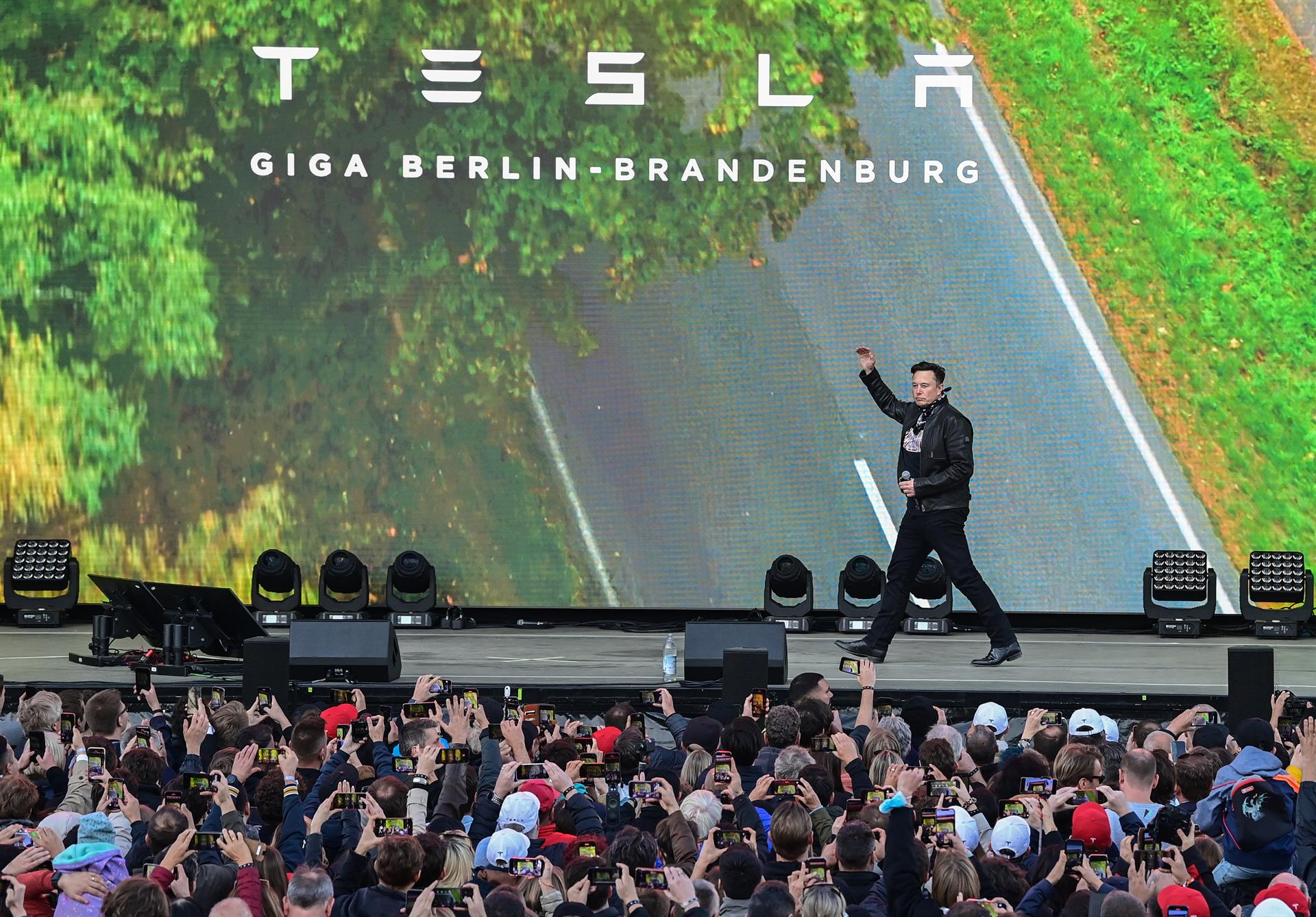 Elon Musk vende en dos semanas más del 5% de su participación en Tesla