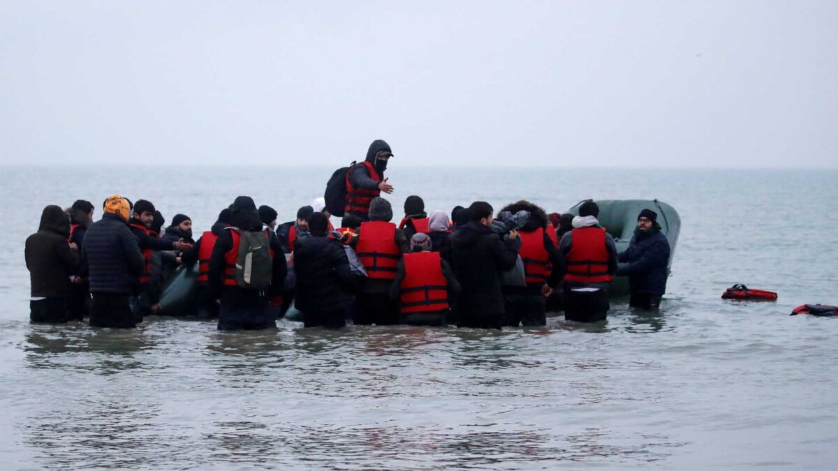 Mueren 31 migrantes en el peor naufragio en años en el canal de la Mancha