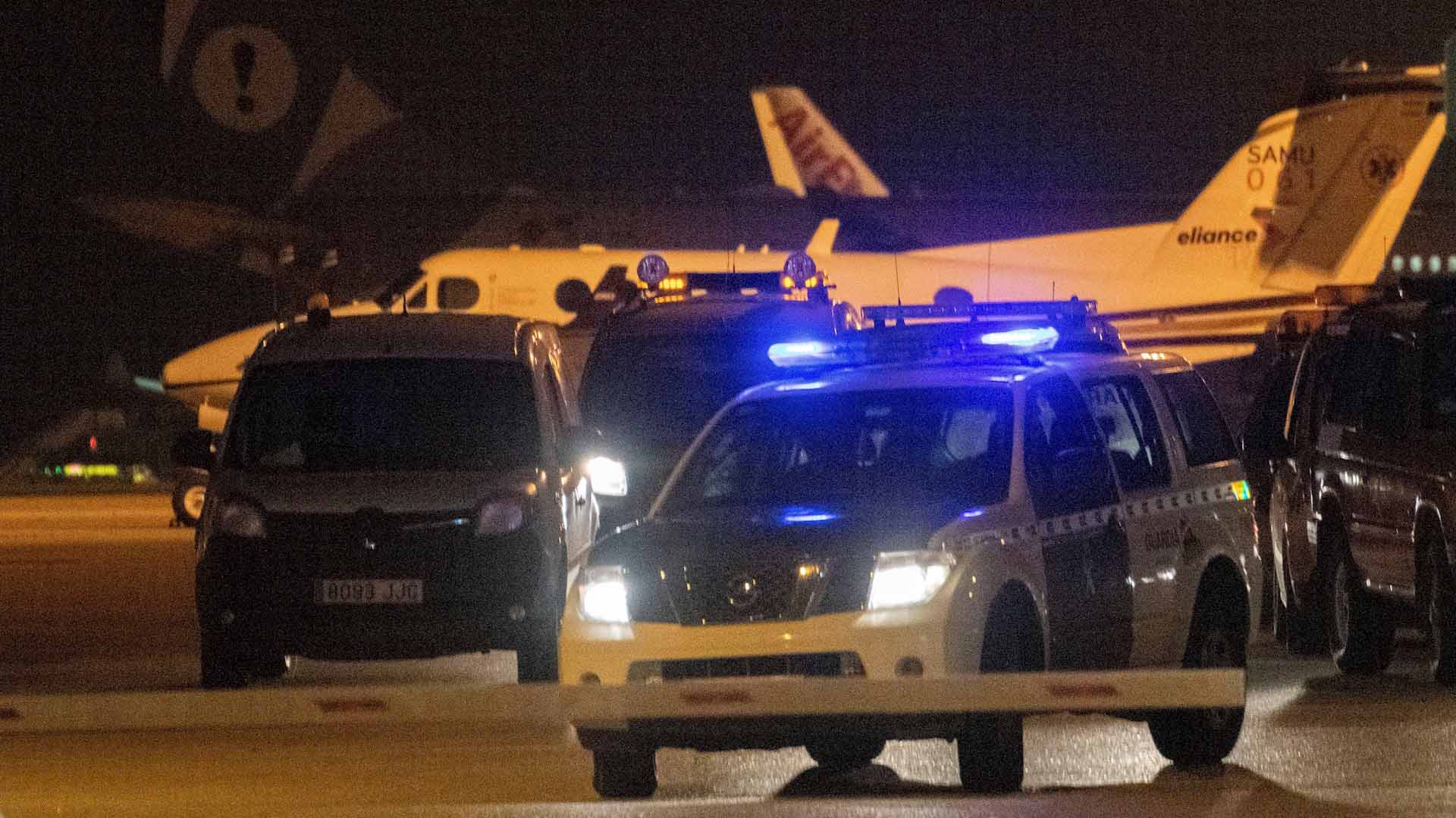 La Policía atribuye sedición, entrada ilegal y desorden a los huidos del avión de Palma