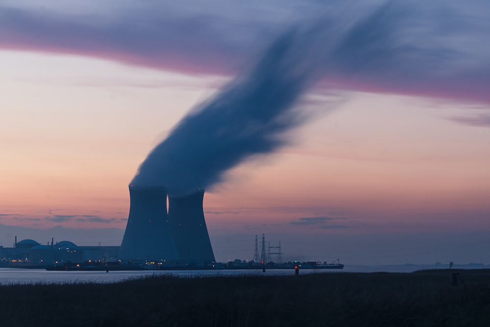 Francia relanzará la construcción de reactores nucleares