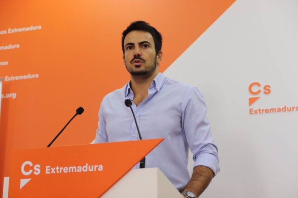 El líder de Cs Extremadura oculta una vivienda en Mérida para cobrar dietas del Parlamento