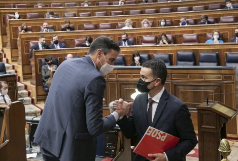 El PSOE cambiará la dirección de su grupo parlamentario para «asistir» a Héctor Gómez