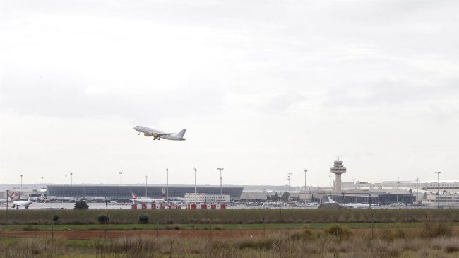 Detenidos cuatro fugados del avión de Air Arabia que aterrizó de emergencia en Palma