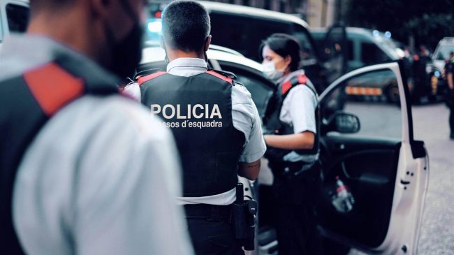 Condenado a tres años y medio de cárcel un activista por golpear a dos mossos en el primer aniversario del 1-O