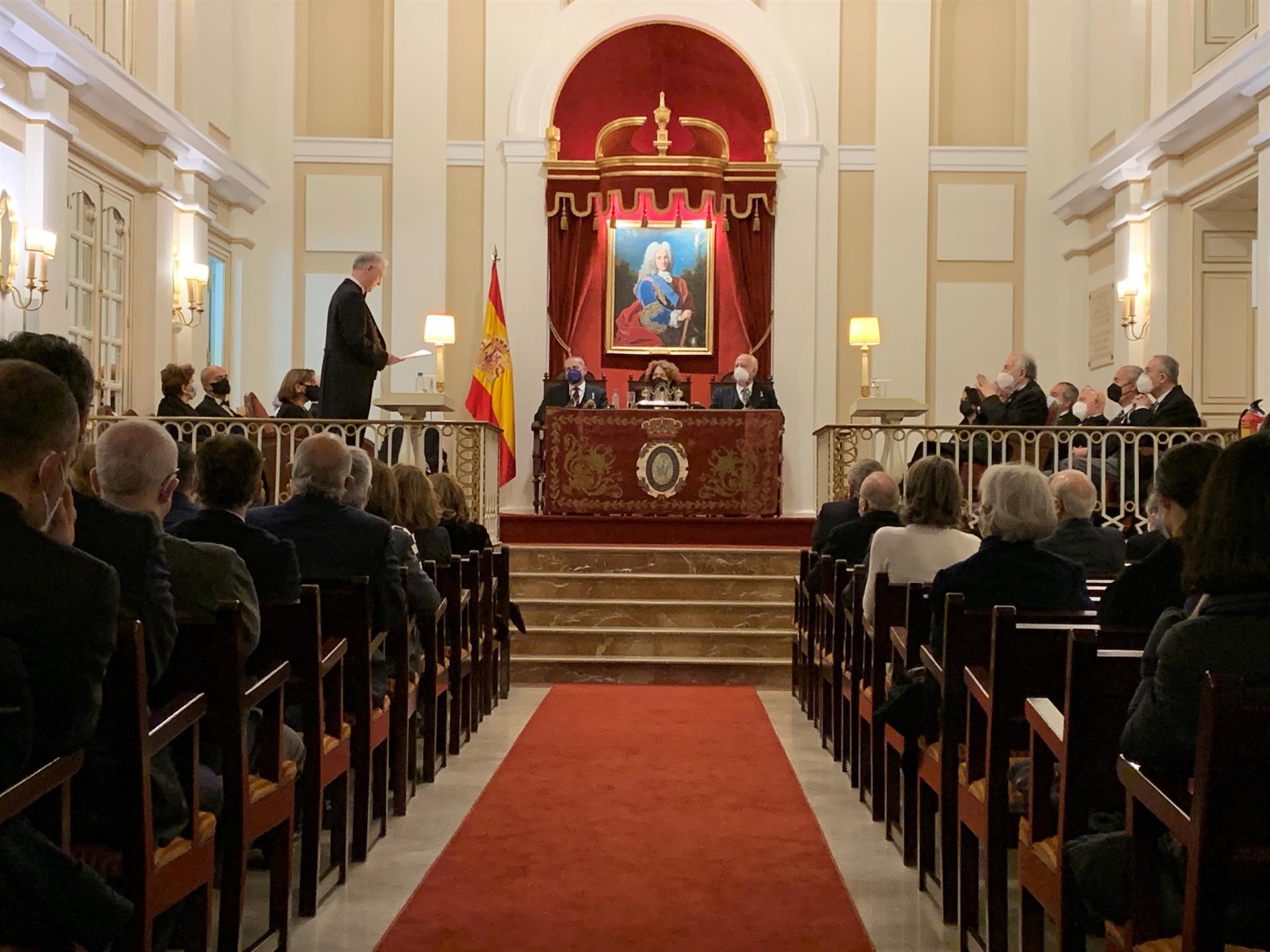 El catedrático Enrique Moradiellos ingresa en la Real Academia de la Historia