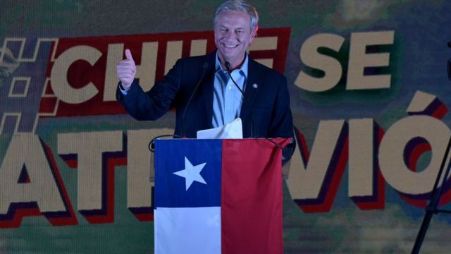 La derecha chilena avanza con Kast y se disputará la presidencia en una segunda vuelta con el izquierdista Gabriel Boric