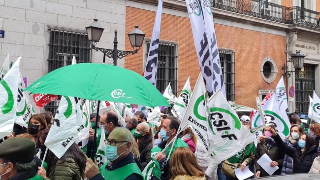 Los funcionarios vuelven a la jornada de 35 horas semanales en Castilla y León