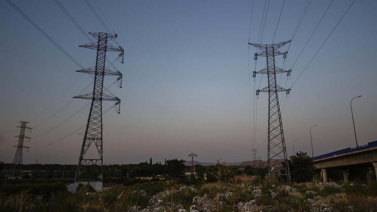 La luz baja casi un 10% este miércoles, hasta los 247,21 euros/MWh