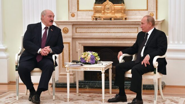 Putin y Lukashenko abogan por la cooperación entre Bielorrusia y la UE para resolver la crisis migratoria