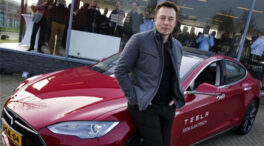 Elon Musk pierde 50 mil millones de dólares en una caída histórica de las acciones de Tesla tras una encuesta en Twitter