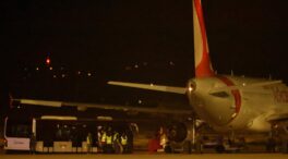 Once inmigrantes han sido detenidos de un avión marroquí que aterrizó de urgencia en Palma por un falso coma diabético
