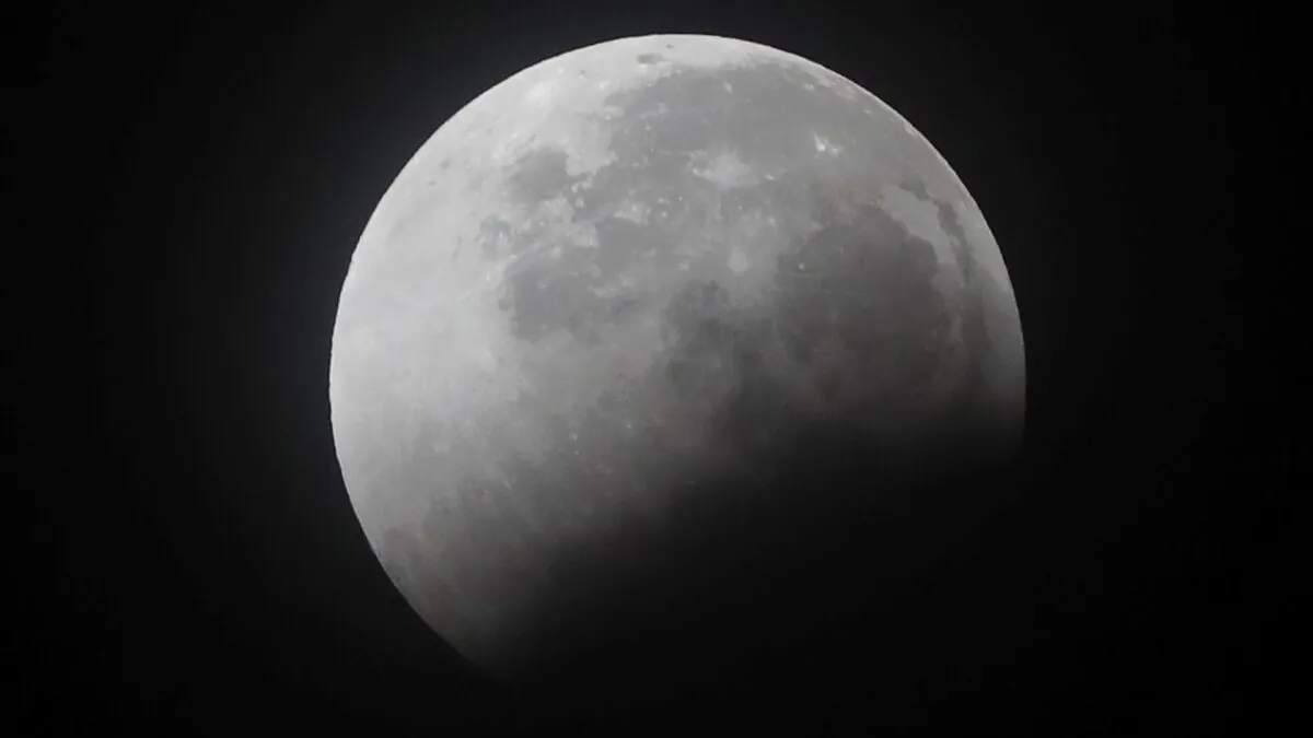 (FOTOGALERÍA) El eclipse parcial de Luna más largo en siglos: 208 minutos y 23 segundos