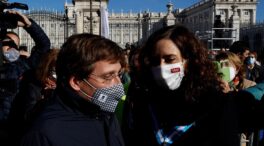 (VÍDEO) Ayuso y Almeida intentan dar una imagen de buena sintonía en la celebración de la Almudena