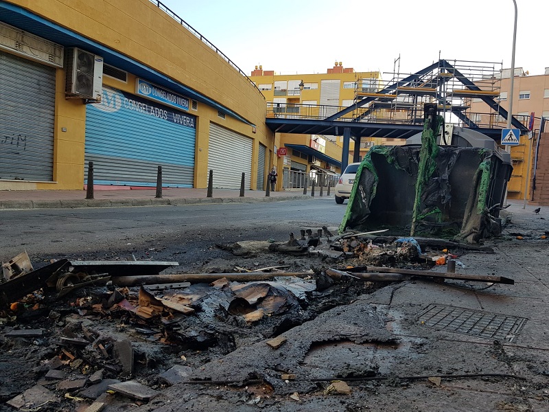 Noche de vandalismo en Ceuta: 17 contenedores quemados en diferentes zonas de la ciudad