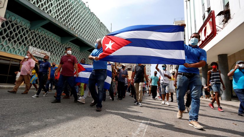 (VÍDEO) El régimen cubano amordaza la marcha por el cambio con arrestos e intimidación