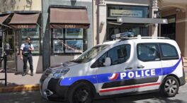 Un hombre acuchilla a un policía en Cannes "en nombre de Mahoma"