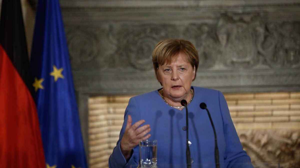 Merkel defiende «fuertes restricciones» contra los no vacunados en Alemania