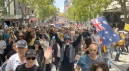 (VÍDEO) Miles de personas protestan en Melbourne por las leyes contra el covid-19