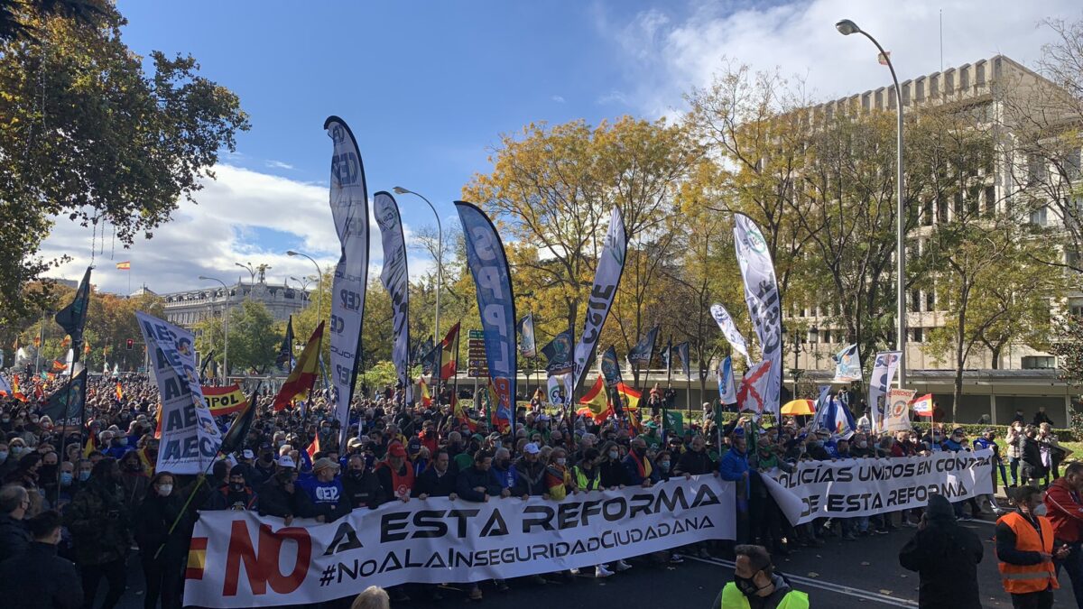 (VÍDEO) Miles de personas protestan contra la derogación de ‘Ley Mordaza’ en Madrid apoyadas por PP, Vox y Ciudadanos