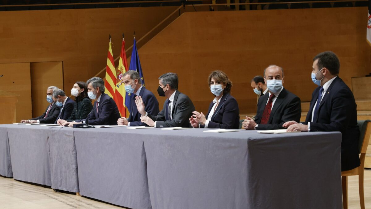 Felipe VI reivindica el poder judicial y la democracia en Barcelona, con Lesmes destacando la «fuerza» de su presencia en la entrega de despachos