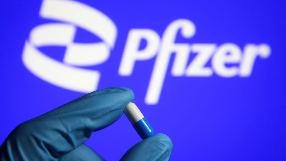 Pfizer afirma que su nueva píldora reduce en casi un 90% el riesgo de muerte por covid-19