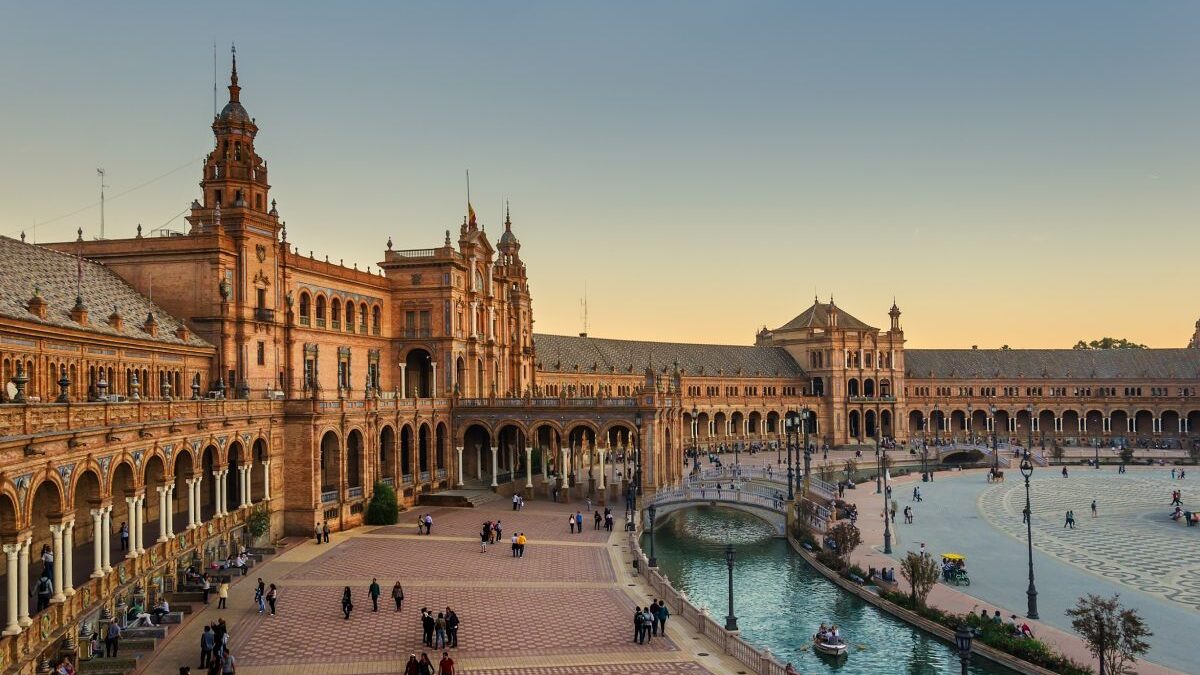 España recibió a 4,69 millones de turistas en septiembre, un 311,9% más que en 2020