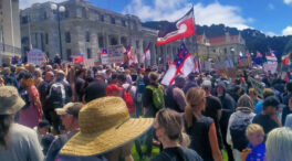 (VÍDEO) Miles de personas protestan frente al Parlamento de Nueva Zelanda contra la vacuna obligatoria