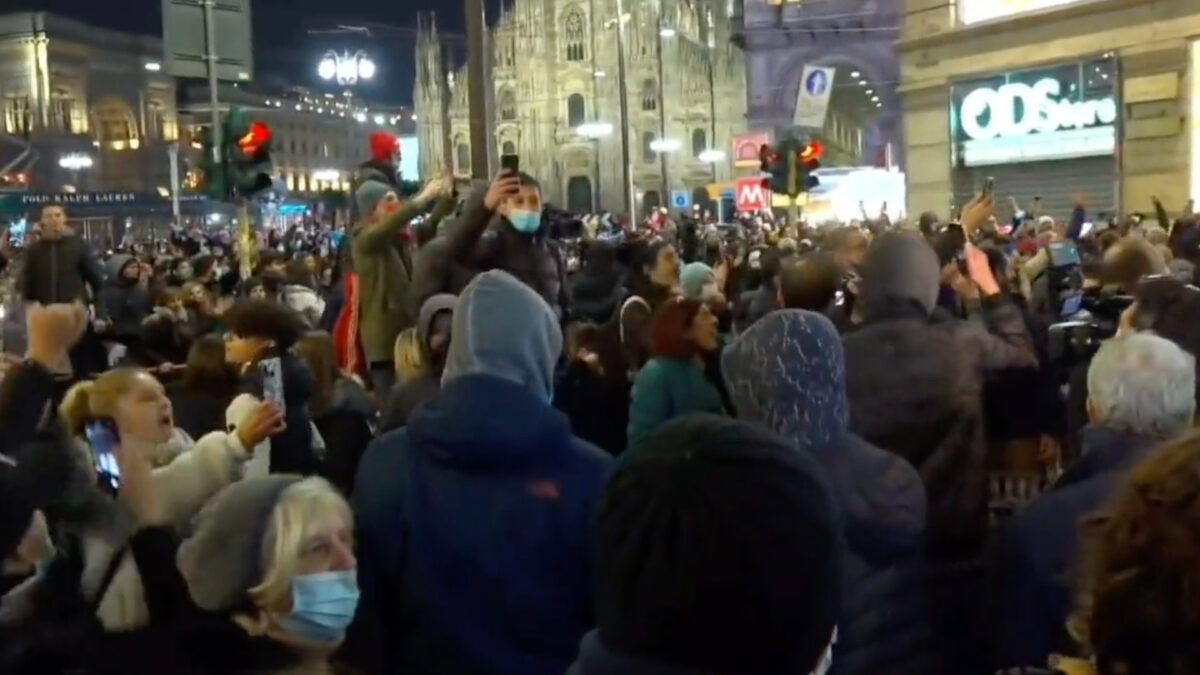(VÍDEO) Los italianos protestan contra el «apartheid sanitario» del coronavirus un fin de semana más