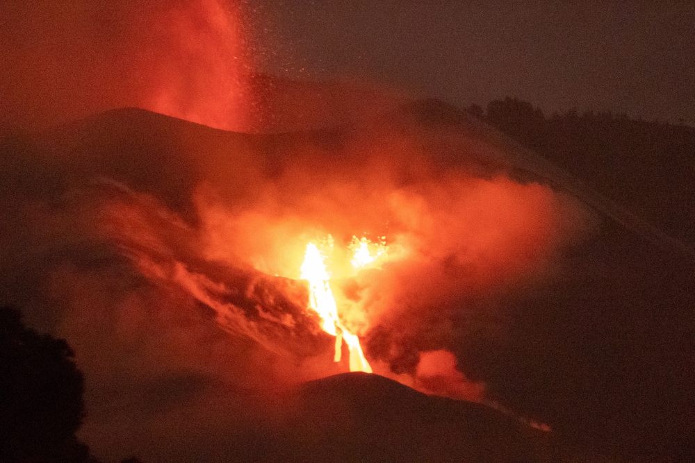 Se abre un nuevo foco emisor del volcán de La Palma y repunta la sismicidad