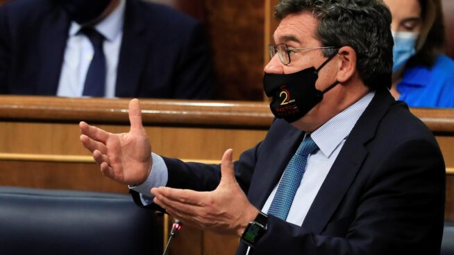 Escrivá niega las exigencias de Bruselas sobre las pensiones: sólo subirá los años de cálculo con carreras largas o lagunas de cotización