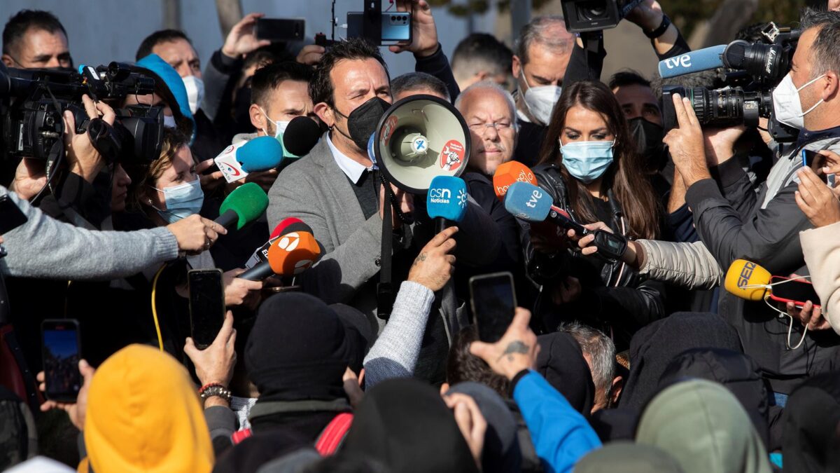 Polémica en Cádiz: ‘Kichi’ da una calle a los trabajadores del metal y se la quita al Príncipe de Asturias y a la Reina