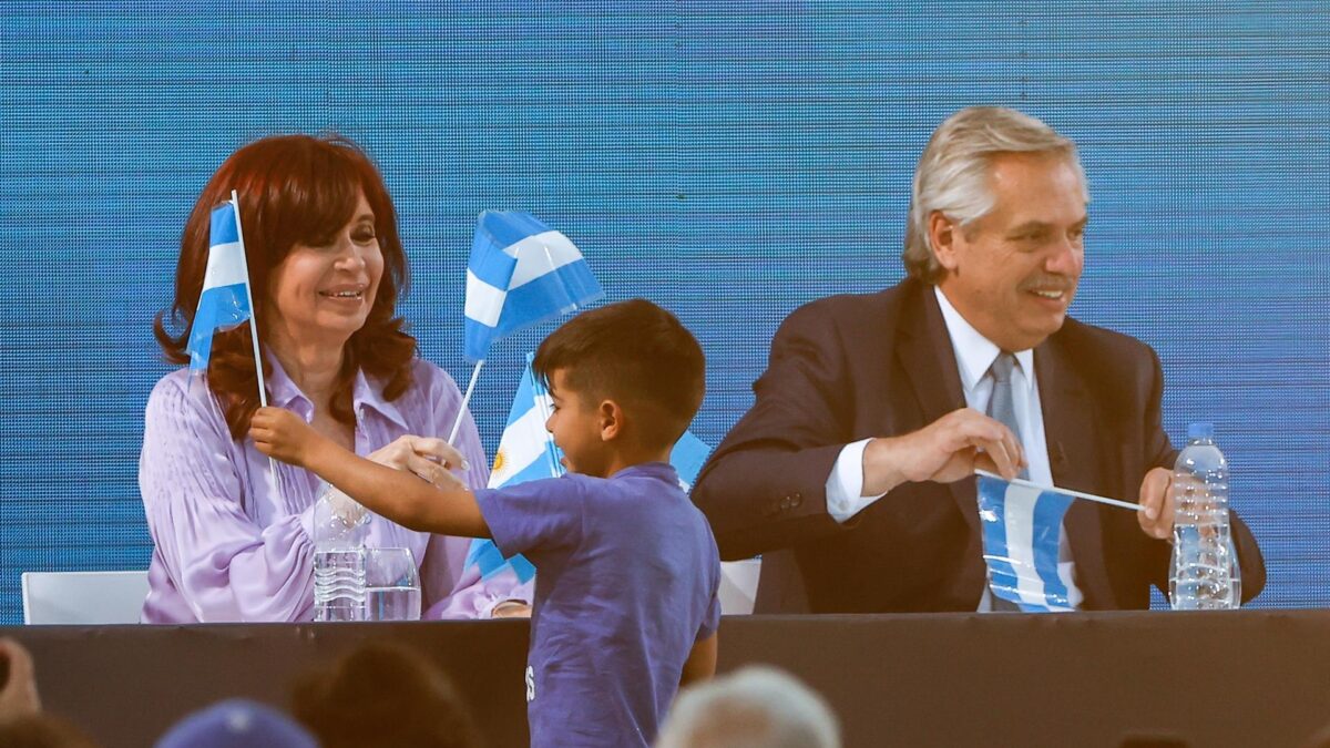 Argentina concluye una tensa campaña electoral que mete presión al kirchnerismo