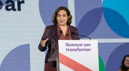 Colau pide que las familias que quieran escolarizar a sus hijos en castellano lo hagan en centros privados