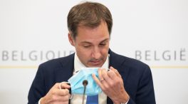 Bélgica impone el teletrabajo y las mascarillas en interiores