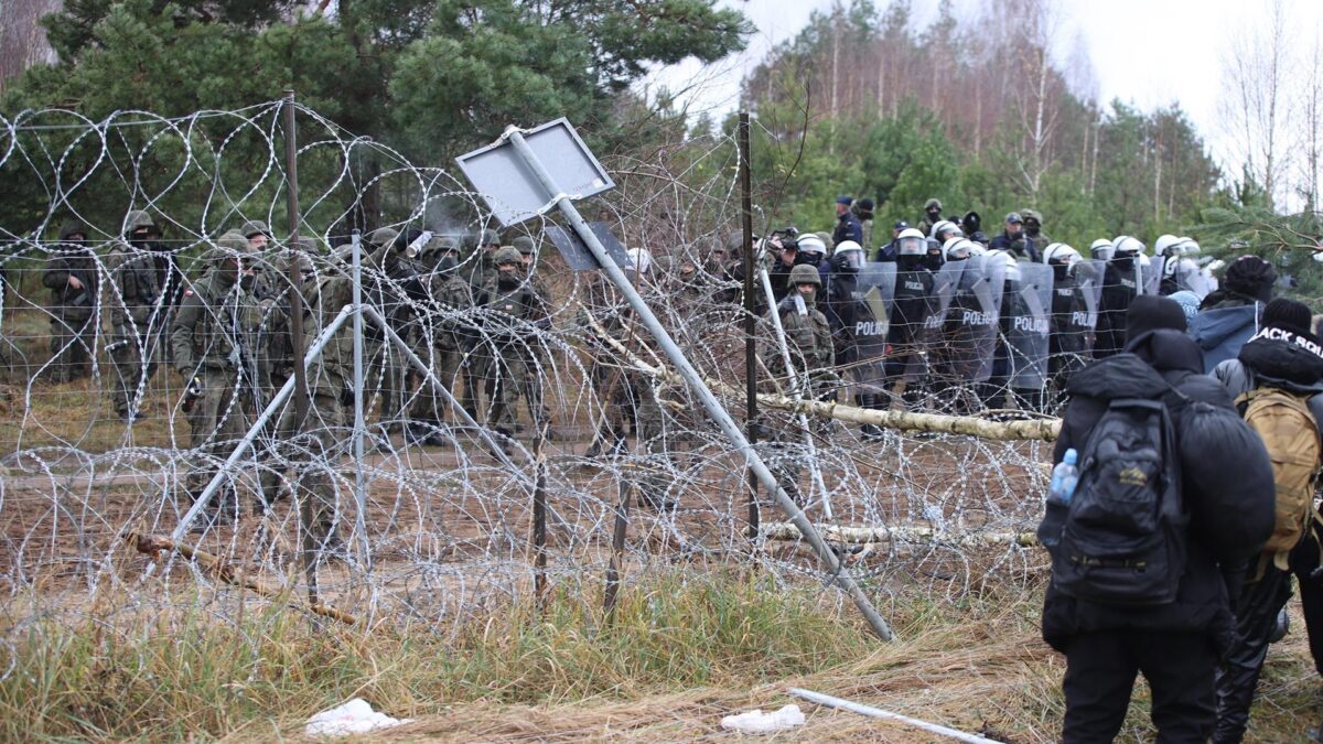 (VÍDEO) Polonia se prepara para el aumento de la tensión en la frontera con una Bielorrusia que le advierte de que deje las provocaciones