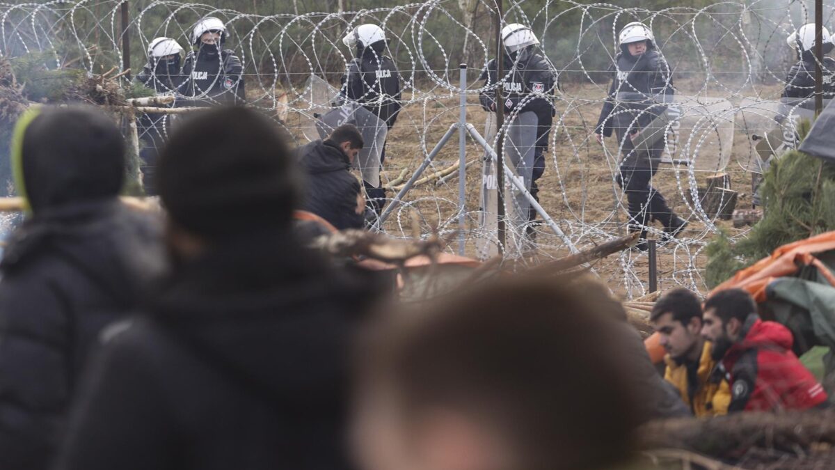 Polonia teme un asalto masivo de inmigrantes mientras Bielorrusia asegura «no querer un conflicto»